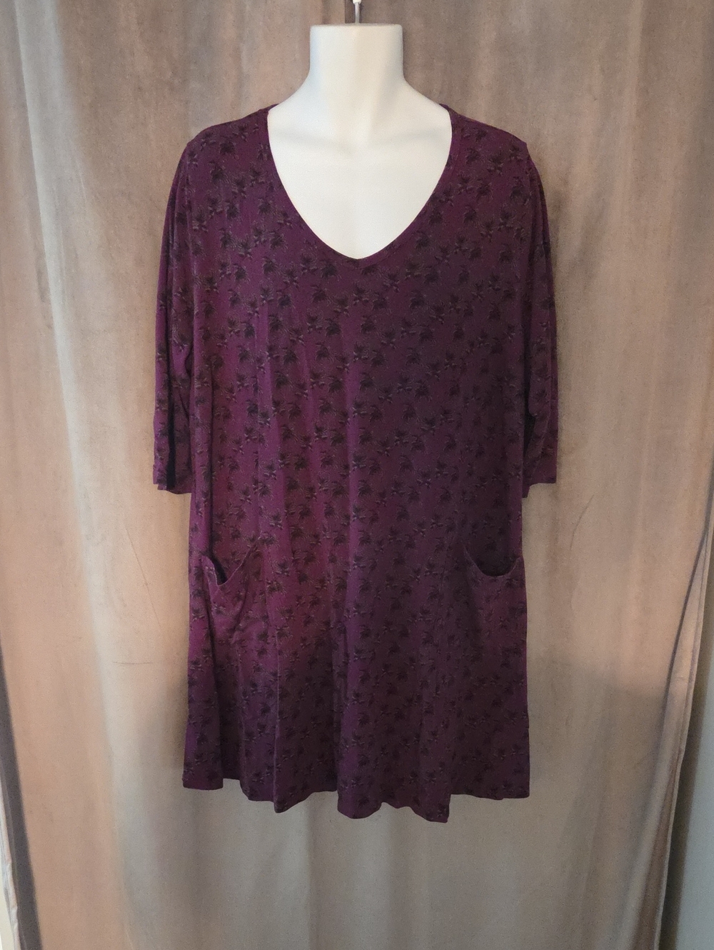 Blue Sky 1X Plum V-Neck Midi Dress with Subtle Print and Pockets 67% BAMBOO